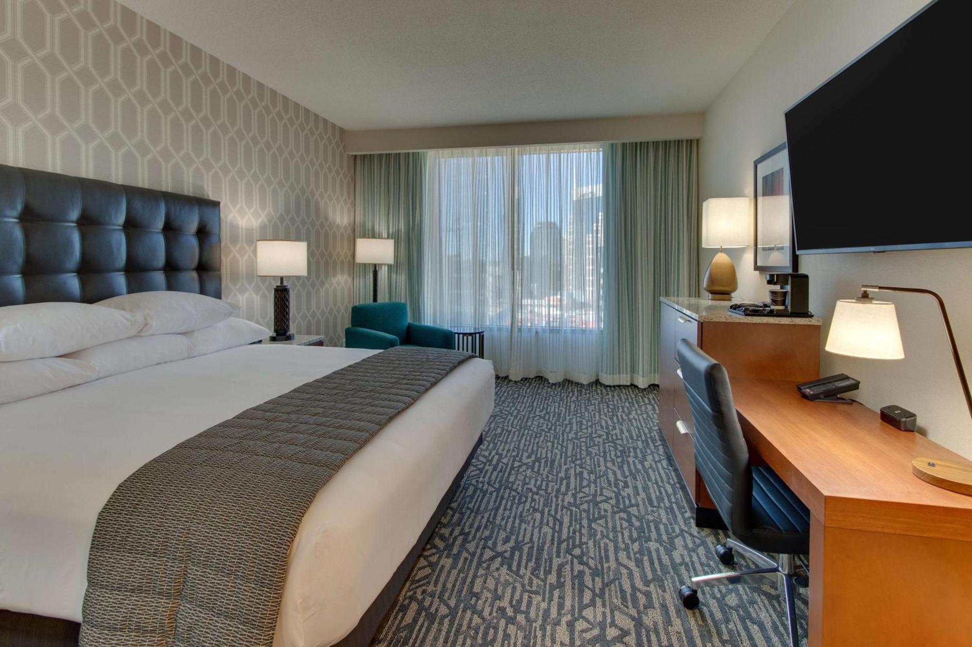 Drury Plaza Downtown Hotel